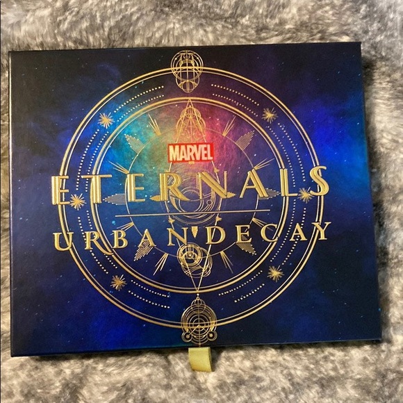 Brand new in box Limited collectors edition Urban Decay Marvel eyeshadow palette - Picture 9 of 9